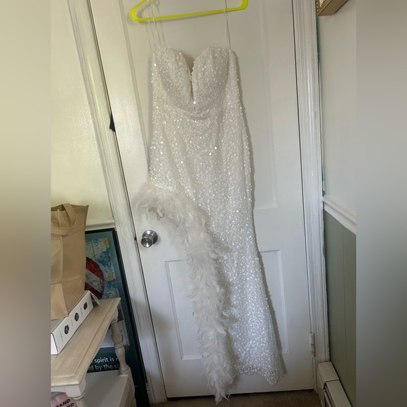 Elegant Strapless White Dress - Picture 3 of 5